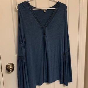 Grey & Gray flowy top with open arms